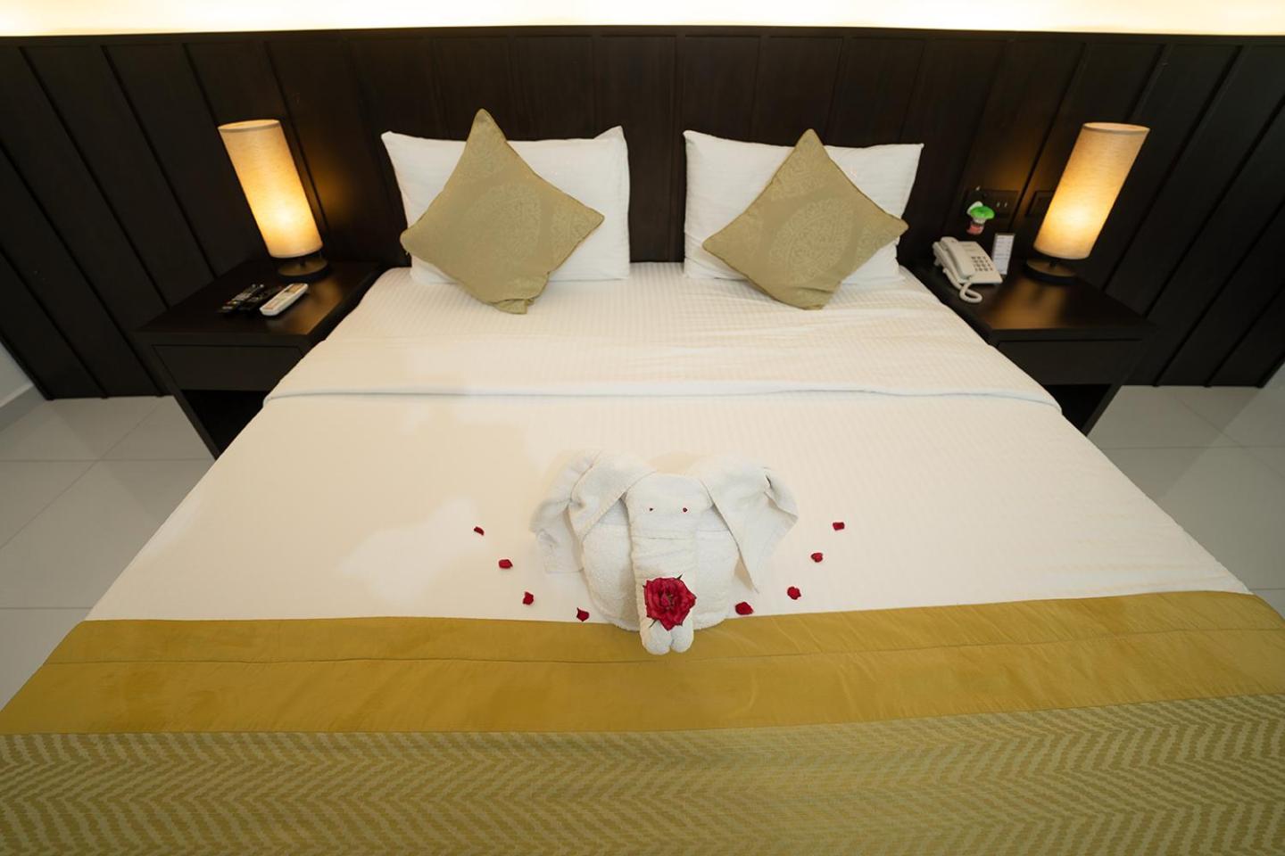 Good Wood Airport Hotel Katunayaka Esterno foto